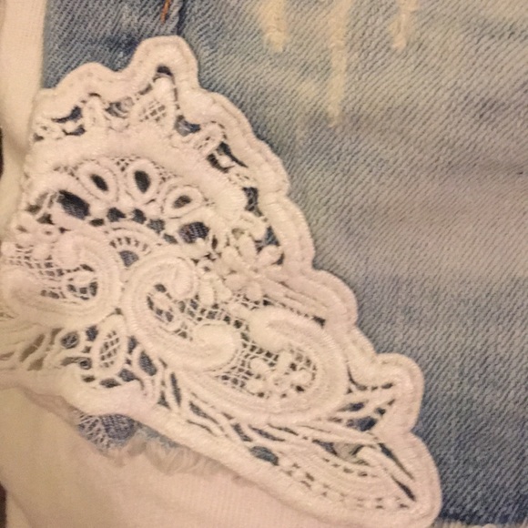 Light blue jean shorts with lace - Picture 3 of 5